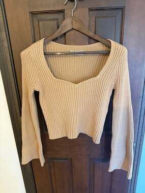 Hollister Ribbed Sweetheart Neckline Bell Sleeve Crop Sweater